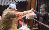 Một ngày ở khu vực cách ly ngõ 165 Cầu Giấy